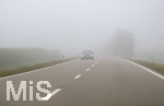 11.09.2020, Fahrzeug im Herbstnebel, 

