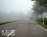 11.09.2020, Fahrzeug im Herbstnebel, 

