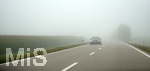 11.09.2020, Fahrzeug im Herbstnebel, 


