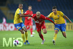 11.09.2020, Fussball DFB Pokal 2020/2021, 1. Runde, Eintracht Braunschweig - Hertha BSC Berlin, im Eintracht-Stadion Braunschweig. (L-R) Yassin Ben Balla (Eintracht Braunschweig), Matheus Cunha (Hertha BSC Berlin), Jannis Nikolaou (Eintracht Braunschweig)


