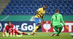 11.09.2020, Fussball DFB Pokal 2020/2021, 1. Runde, Eintracht Braunschweig - Hertha BSC Berlin, im Eintracht-Stadion Braunschweig. Tor zum 5:3, (L-R) Niklas Stark (Hertha BSC Berlin), Torschtze Suleiman Abdullahi (Eintracht Braunschweig), Torwart Alexander Schwolow (Hertha BSC Berlin)


