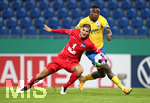 11.09.2020, Fussball DFB Pokal 2020/2021, 1. Runde, Eintracht Braunschweig - Hertha BSC Berlin, im Eintracht-Stadion Braunschweig. (L-R) Niklas Stark (Hertha BSC Berlin), Suleiman Abdullahi (Eintracht Braunschweig)


