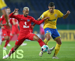 11.09.2020, Fussball DFB Pokal 2020/2021, 1. Runde, Eintracht Braunschweig - Hertha BSC Berlin, im Eintracht-Stadion Braunschweig. (L-R) Matheus Cunha (Hertha BSC Berlin), Jannis Nikolaou (Eintracht Braunschweig)


