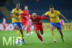11.09.2020, Fussball DFB Pokal 2020/2021, 1. Runde, Eintracht Braunschweig - Hertha BSC Berlin, im Eintracht-Stadion Braunschweig. (L-R) Yassin Ben Balla (Eintracht Braunschweig), Matheus Cunha (Hertha BSC Berlin), Jannis Nikolaou (Eintracht Braunschweig)


