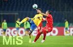 11.09.2020, Fussball DFB Pokal 2020/2021, 1. Runde, Eintracht Braunschweig - Hertha BSC Berlin, im Eintracht-Stadion Braunschweig. (L-R) Fabio Kaufmann (Eintracht Braunschweig), Karim Rekik (Hertha BSC Berlin)


