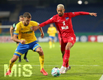 11.09.2020, Fussball DFB Pokal 2020/2021, 1. Runde, Eintracht Braunschweig - Hertha BSC Berlin, im Eintracht-Stadion Braunschweig. (L-R) Dominik Wydra (Eintracht Braunschweig), Matheus Cunha (Hertha BSC Berlin)


