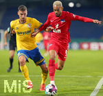 11.09.2020, Fussball DFB Pokal 2020/2021, 1. Runde, Eintracht Braunschweig - Hertha BSC Berlin, im Eintracht-Stadion Braunschweig. (L-R) Dominik Wydra (Eintracht Braunschweig), Matheus Cunha (Hertha BSC Berlin)


