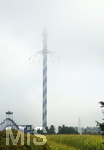 11.09.2020, Neue Attraktion im Freizeitpark Allgu-Skylinepark Rammingen bei Bad Wrishofen. Das mit 150 m hchste Flugkarussell der Welt, der Allguflieger, die Spitze des Fahrgeschftes stt an diesem Freitag in den Hochnebel des herbstlichen Vormittags.
