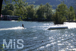 12.09.2020, Immenstadt im Allgu,  am Inselsee fahren die Wakeboarder am Schlepplift ber den See.