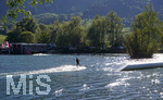 12.09.2020, Immenstadt im Allgu,  am Inselsee fahren die Wakeboarder am Schlepplift ber den See. 