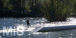 12.09.2020, Immenstadt im Allgu,  am Inselsee fahren die Wakeboarder am Schlepplift ber den See.