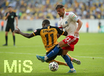 14.09.2020, Fussball DFB Pokal 2020/2021, 1. Runde, SG Dynamo Dresden - Hamburger SV, im Rudolf-Harbig-Stadion Dresden. (L-R) Agyemang Diawusie (Dynamo Dresden), Tim Leibold (Hamburg)


