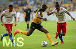 14.09.2020, Fussball DFB Pokal 2020/2021, 1. Runde, SG Dynamo Dresden - Hamburger SV, im Rudolf-Harbig-Stadion Dresden. (L-R) Tim Leibold (Hamburg), Agyemang Diawusie (Dynamo Dresden), Jeremy Dudziak (Hamburg)


