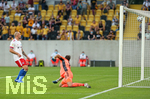 14.09.2020, Fussball DFB Pokal 2020/2021, 1. Runde, SG Dynamo Dresden - Hamburger SV, im Rudolf-Harbig-Stadion Dresden. Tor zum 2:0, (L-R) Toni Leistner (Hamburg), Torwart Daniel Heuer Fernandes (Hamburg)


