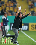 14.09.2020, Fussball DFB Pokal 2020/2021, 1. Runde, SG Dynamo Dresden - Hamburger SV, im Rudolf-Harbig-Stadion Dresden. Jubel Trainer Markus Kauczinski (Dynamo Dresden) zum Tor zum 1:0


