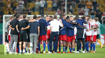 14.09.2020, Fussball DFB Pokal 2020/2021, 1. Runde, SG Dynamo Dresden - Hamburger SV, im Rudolf-Harbig-Stadion Dresden. Trainer Daniel Thioune (mi., Hamburg) spricht nach Abpfif zu seiner Mannschaft


