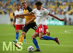 14.09.2020, Fussball DFB Pokal 2020/2021, 1. Runde, SG Dynamo Dresden - Hamburger SV, im Rudolf-Harbig-Stadion Dresden. (L-R) Christoph Daferner (Dynamo Dresden), Jonas David (Hamburg)


