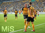 14.09.2020, Fussball DFB Pokal 2020/2021, 1. Runde, SG Dynamo Dresden - Hamburger SV, im Rudolf-Harbig-Stadion Dresden. Jubel (L-R) Christoph Daferner (Dynamo Dresden) und Torschtze Robin Becker (Dynamo Dresden) zum Tor zum 2:0


