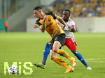 14.09.2020, Fussball DFB Pokal 2020/2021, 1. Runde, SG Dynamo Dresden - Hamburger SV, im Rudolf-Harbig-Stadion Dresden. (L-R) Panagiotis Vlachodimos (Dynamo Dresden), Khaled Narey (Hamburg)


