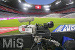 18.09.2020, Fussball 1. Bundesliga 2020/2021, 01. Spieltag, FC Bayern Mnchen - FC Schalke 04, in der Allianz-Arena Mnchen. Eine Fernsehkamera steht einsam und verlassen   im Stadion.


