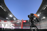 18.09.2020, Fussball 1. Bundesliga 2020/2021, 01. Spieltag, FC Bayern Mnchen - FC Schalke 04, in der Allianz-Arena Mnchen.   Fernsehkamera steht vor dem Spiel noch unbenutzt am Spielfeldrand.


