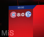 18.09.2020, Fussball 1. Bundesliga 2020/2021, 01. Spieltag, FC Bayern Mnchen - FC Schalke 04, in der Allianz-Arena Mnchen.    Anzeigetafel mit dem Endstand von 8:0


