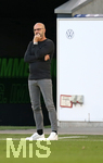 20.09.2020, Fussball 1. Bundesliga 2020/2021, 1. Spieltag, VfL Wolfsburg - Bayer 04 Leverkusen, in der Volkswagen Arena Wolfsburg. Trainer Peter Bosz (Bayer Leverkusen)


