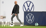 20.09.2020, Fussball 1. Bundesliga 2020/2021, 1. Spieltag, VfL Wolfsburg - Bayer 04 Leverkusen, in der Volkswagen Arena Wolfsburg. Trainer Peter Bosz (Bayer Leverkusen) enttuscht


