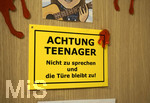 23.09.2020,  Schild an der Tre eines 16-Jhrigen Mdchens in Mindelheim: 