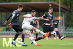 07.10.2020, Fussball Testspiel Saison 2020/2021, SV Werder Bremen - FC St. Pauli im Stadion Platz 11 Bremen. (L-R) Ilia Gruev (Werder Bremen), Borys Tashchy (FC St. Pauli), Patrick Erras (Werder Bremen)


