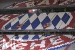 15.10.2020, Fussball DFB-Pokal 2020/2021, 1.Runde, 1.FC Dren - FC Bayern Mnchen, in der Allianz-Arena Mnchen.  Leere Sitze der Nordtribne, wegen der Corona-Pandemie ist das Spiel ein Geisterspiel ohne Zuschauer. Darum ist das Vereinswappen mit dem die Sitze versehen sind auch zu sehen 


