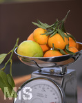 16.10.2020,  Vitaminreiche und schmackhafte Orangen direkt aus der Region Kalabrien in Sditalien in den Allguer Herbst: Der italienische Gastwirt Antonio Cosimo Laquinta, der in Bad Wrishofen das bekannte Italienische Restaurant 