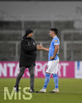 21.10.2020, Fussball 3. Liga 2020/2021, 6. Spieltag, TSV 1860 Mnchen - 1.FC Saarbrcken, im Grnwalder Stadion Mnchen,  Sportdirektor Gnther Gorenzel (TSV 1860) nach dem Spiel frustriert auf dem Platz bei Stephan Salger (1860 Mnchen) 


