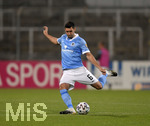 21.10.2020, Fussball 3. Liga 2020/2021, 6. Spieltag, TSV 1860 Mnchen - 1.FC Saarbrcken, im Grnwalder Stadion Mnchen, Stephan Salger (1860 Mnchen) Schuss.


