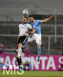 21.10.2020, Fussball 3. Liga 2020/2021, 6. Spieltag, TSV 1860 Mnchen - 1.FC Saarbrcken, im Grnwalder Stadion Mnchen, re: Quirin Moll (TSV 1860 Mnchen) Zweikampf, 


