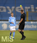 21.10.2020, Fussball 3. Liga 2020/2021, 6. Spieltag, TSV 1860 Mnchen - 1.FC Saarbrcken, im Grnwalder Stadion Mnchen, Marius Willsch (TSV 1860 Mnchen) sieht die gelbe Karte von Schiedsrichter Eric Mller


