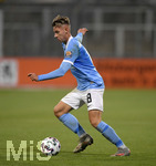 21.10.2020, Fussball 3. Liga 2020/2021, 6. Spieltag, TSV 1860 Mnchen - 1.FC Saarbrcken, im Grnwalder Stadion Mnchen, Erik Tallig (TSV 1860 Mnchen) am Ball.


