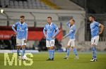 21.10.2020, Fussball 3. Liga 2020/2021, 6. Spieltag, TSV 1860 Mnchen - 1.FC Saarbrcken, im Grnwalder Stadion Mnchen, v.li: Erik Tallig (TSV 1860 Mnchen), Richard Neudecker (TSV 1860 Mnchen), Quirin Moll (TSV 1860 Mnchen) nachdenklich.


