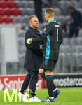 21.10.2020, Fussball Championsleague 2020/2021, Erste Runde Gruppenphase,  FC Bayern Muenchen - Atletico Madrid, in der Allianz-Arena Mnchen.  Shakehands nach dem Spiel, v.li: Trainer Hans-Dieter Flick (FC Bayern Mnchen), Torwart Manuel Neuer (FC Bayern Mnchen) 

Foto: Peter Schatz/Magics/Pool/Via MIS

Nur fr journalistische Zwecke! Only for editorial use! 

Gem den Vorgaben der DFL Deutsche Fuball Liga ist es untersagt, in dem Stadion und/oder vom Spiel angefertigte Fotoaufnahmen in Form von Sequenzbildern und/oder videohnlichen Fotostrecken zu verwerten bzw. verwerten zu lassen. DFL regulations prohibit any use of photographs as image sequences and/or quasi-video.    

National and international NewsAgencies OUT. 


