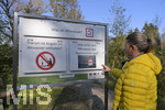 22.10.2020, Bad Wrishofen, Spaziergang an der Wertach, Tafel mit Fragen und Antworten am Naturlehrpfad.