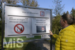 22.10.2020, Bad Wrishofen, Spaziergang an der Wertach, Tafel mit Fragen und Antworten am Naturlehrpfad.