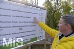 22.10.2020, Bad Wrishofen, Spaziergang an der Wertach, Tafel mit Fragen und Antworten am Naturlehrpfad.