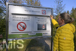22.10.2020, Bad Wrishofen, Spaziergang an der Wertach, Tafel mit Fragen und Antworten am Naturlehrpfad.