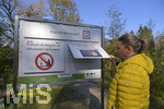 22.10.2020, Bad Wrishofen, Spaziergang an der Wertach, Tafel mit Fragen und Antworten am Naturlehrpfad.