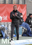 21.11.2020, Fussball 3. Liga 2020/2021, 11. Spieltag, TSV 1860 Mnchen - KFC Uerdingen 05, im Grnwalder Stadion Mnchen, Trainer Michael Kllner (TSV 1860 Mnchen) feuert an.


