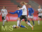 27.11.2020, Fussball Frauen-Nationalmannschaft, EM-Qualifikation 2020/21,  Deutschland - Griechenland, im Audi-Sportpark in Ingolstadt.  Lea Schller (Deutschland) am Ball.

 
