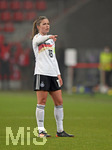 27.11.2020, Fussball Frauen-Nationalmannschaft, EM-Qualifikation 2020/21,  Deutschland - Griechenland, im Audi-Sportpark in Ingolstadt.  Melanie Leupolz (Deutschland) zeigend.

 
