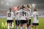 27.11.2020, Fussball Frauen-Nationalmannschaft, EM-Qualifikation 2020/21,  Deutschland - Griechenland, im Audi-Sportpark in Ingolstadt.  Torjubel der Deutschen Spielerinnen.

 
