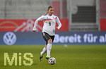 27.11.2020, Fussball Frauen-Nationalmannschaft, EM-Qualifikation 2020/21,  Deutschland - Griechenland, im Audi-Sportpark in Ingolstadt.  Lena Oberdorf (Deutschland) am Ball.

 
