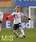 27.11.2020, Fussball Frauen-Nationalmannschaft, EM-Qualifikation 2020/21,  Deutschland - Griechenland, im Audi-Sportpark in Ingolstadt.  Lena Lattwein (Deutschland) am Ball.

 
